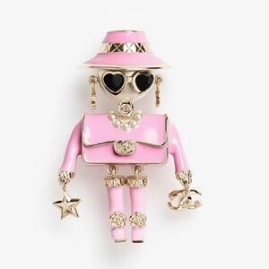 🔥 CHANEL Limited Edition Fashionista Doll Brooch in Pink, Gold.